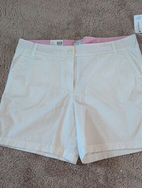 NWT Crown & Ivy White 7" Caroline  Shorts Size 14